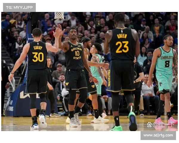 NBA花絮:球员幕后趣事大揭秘,赛场外的真实故事与精彩瞬间 NBA花絮:球员幕后趣事大揭秘,赛场外的真实故事与精彩瞬间