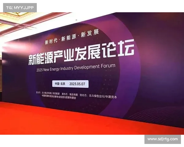 锋线组合新风潮 打破传统阵容创新探讨与未来发展趋势分析 锋线组合新风潮 打破传统阵容创新探讨与未来发展趋势分析